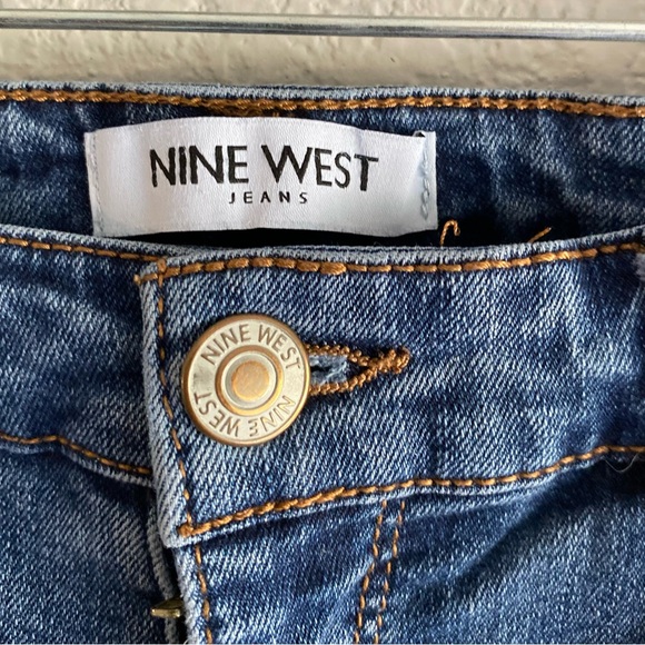 Nine West Size 4 Denim Capris - Picture 3 of 5